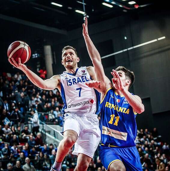 גל מקל במדי הנבחרת. חזר לאימונים // צילום: עודד קרני